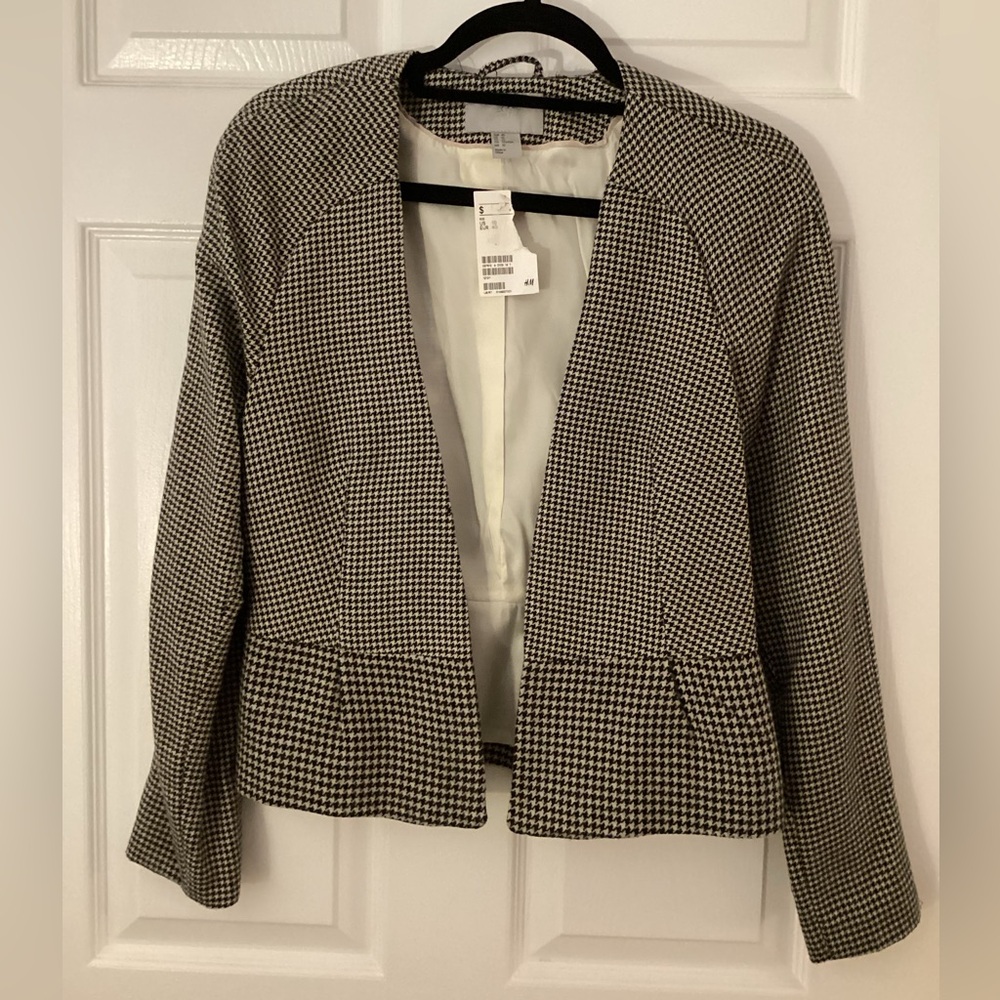 H&M Black and White Blazer with Modern Tailored Design